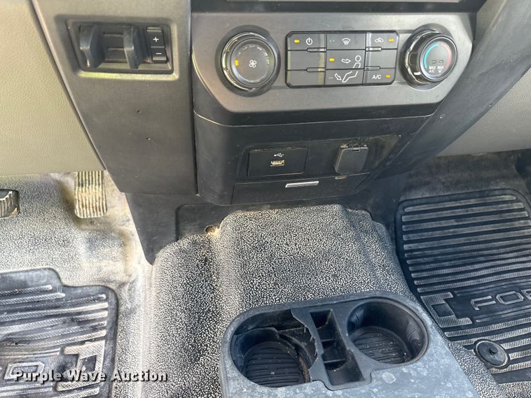 image for item EM6095 2018 Ford F250 Super Duty SuperCab pickup truck