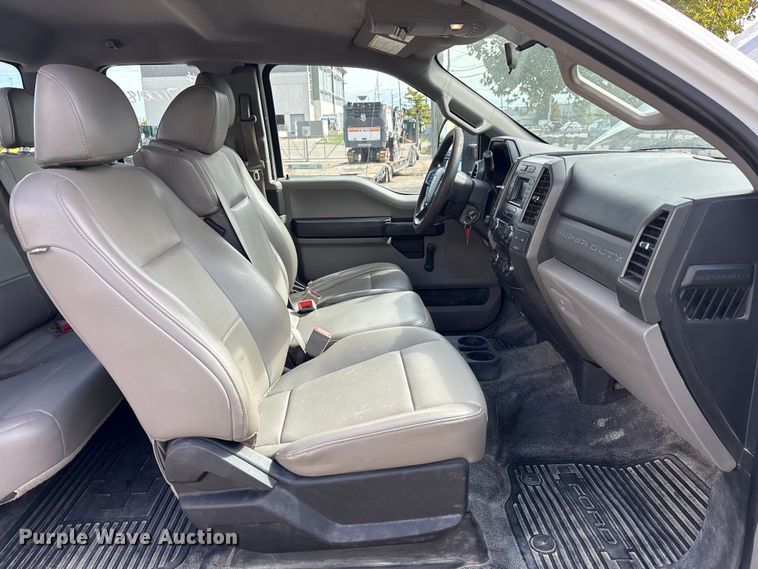 image for item EM6095 2018 Ford F250 Super Duty SuperCab pickup truck