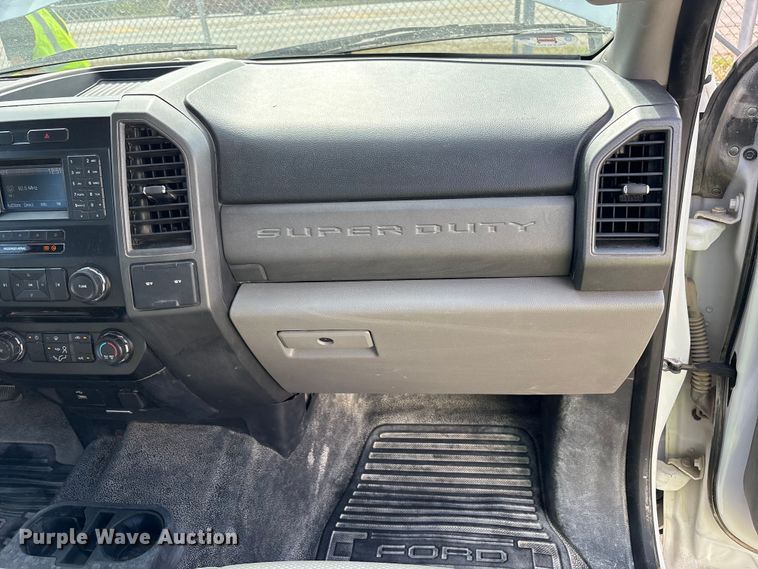 image for item EM6095 2018 Ford F250 Super Duty SuperCab pickup truck