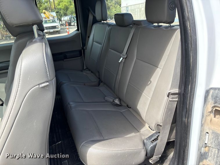 image for item EM6095 2018 Ford F250 Super Duty SuperCab pickup truck