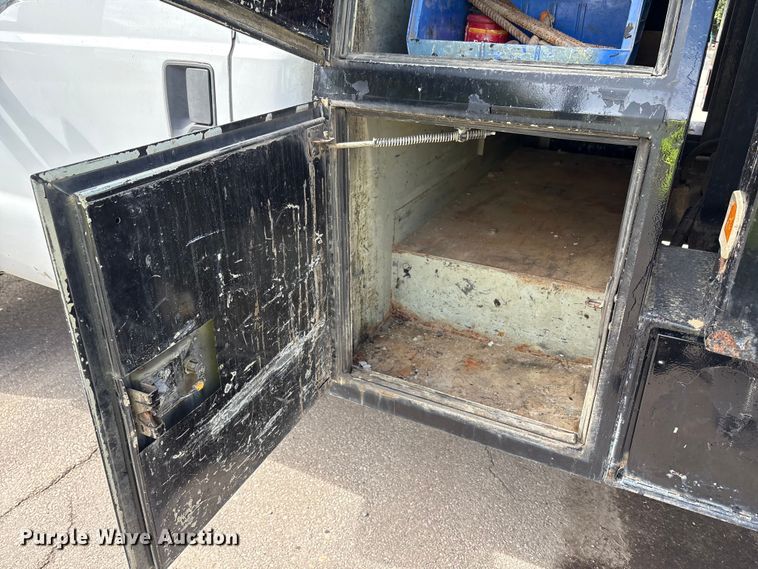 image for item EM6096 2008 Ford F450 Super Duty flatbed truck