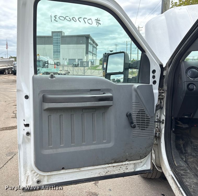 image for item EM6098 2016 Ford F250 Super Duty pickup truck