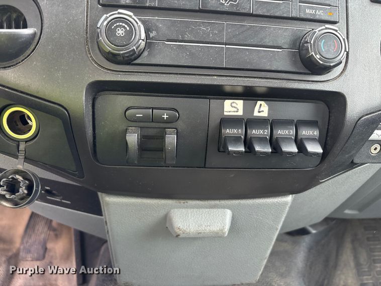 image for item EM6098 2016 Ford F250 Super Duty pickup truck