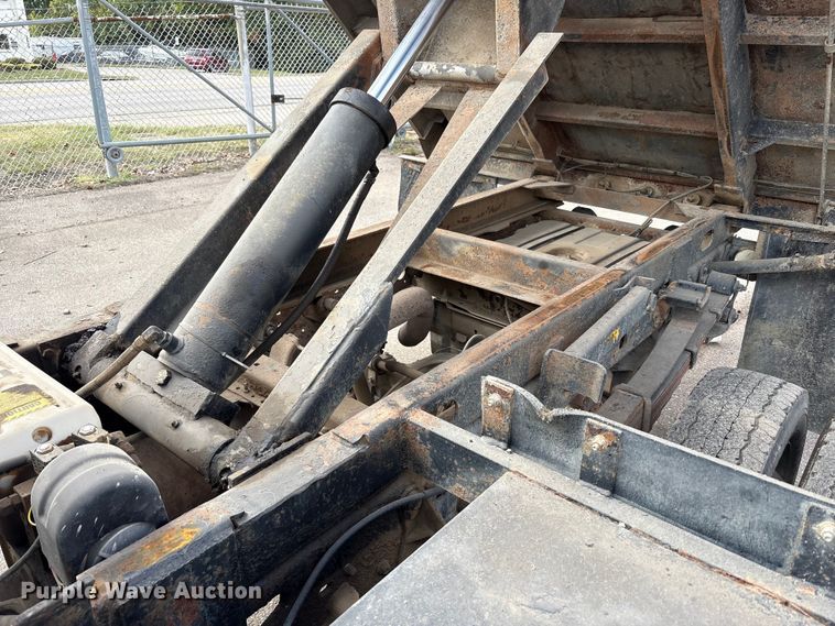 image for item EM6100 2006 Ford F550 dump truck