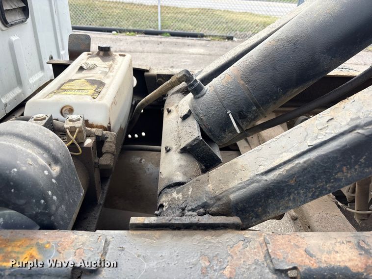 image for item EM6100 2006 Ford F550 dump truck