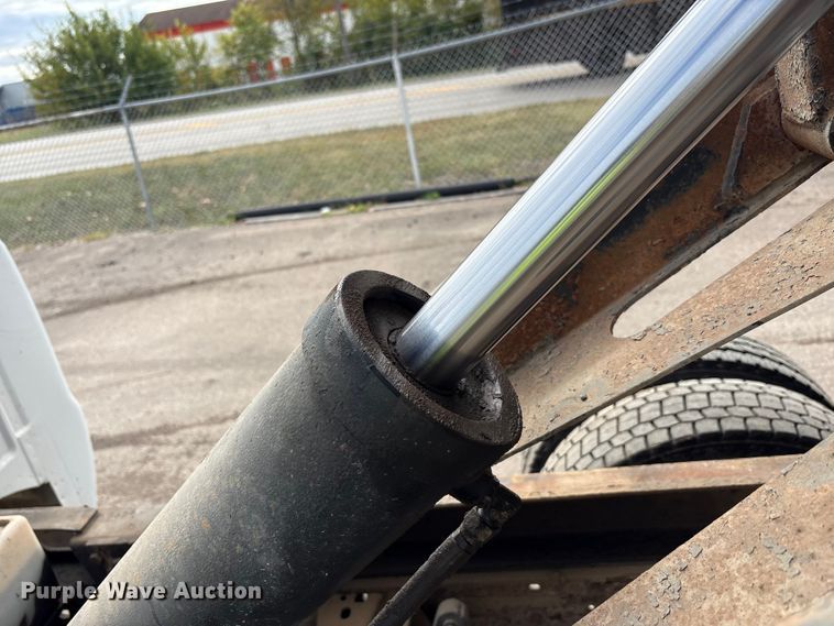 image for item EM6100 2006 Ford F550 dump truck