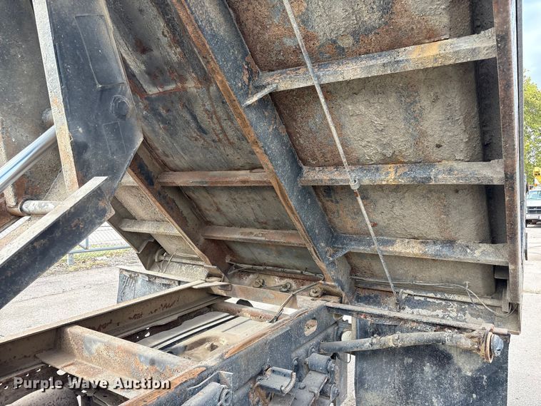 image for item EM6100 2006 Ford F550 dump truck