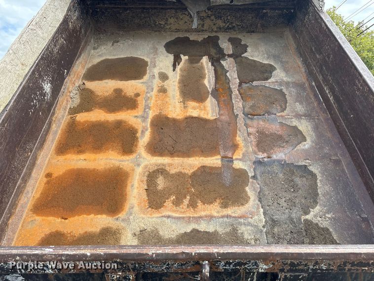 image for item EM6100 2006 Ford F550 dump truck