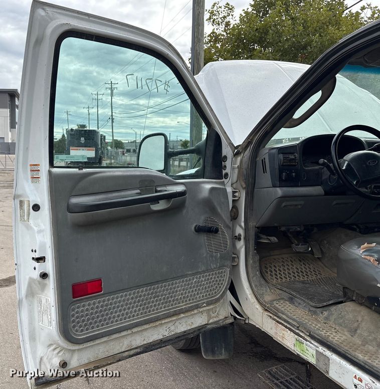 image for item EM6100 2006 Ford F550 dump truck