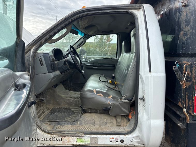 image for item EM6100 2006 Ford F550 dump truck