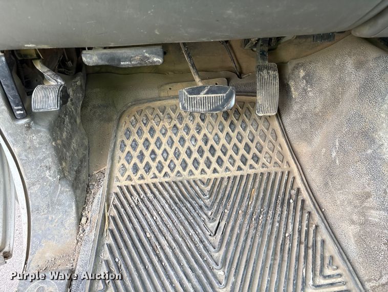 image for item EM6100 2006 Ford F550 dump truck