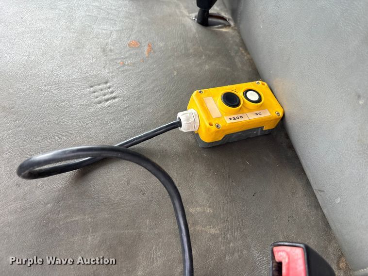 image for item EM6100 2006 Ford F550 dump truck