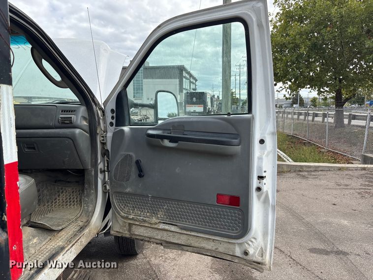 image for item EM6100 2006 Ford F550 dump truck