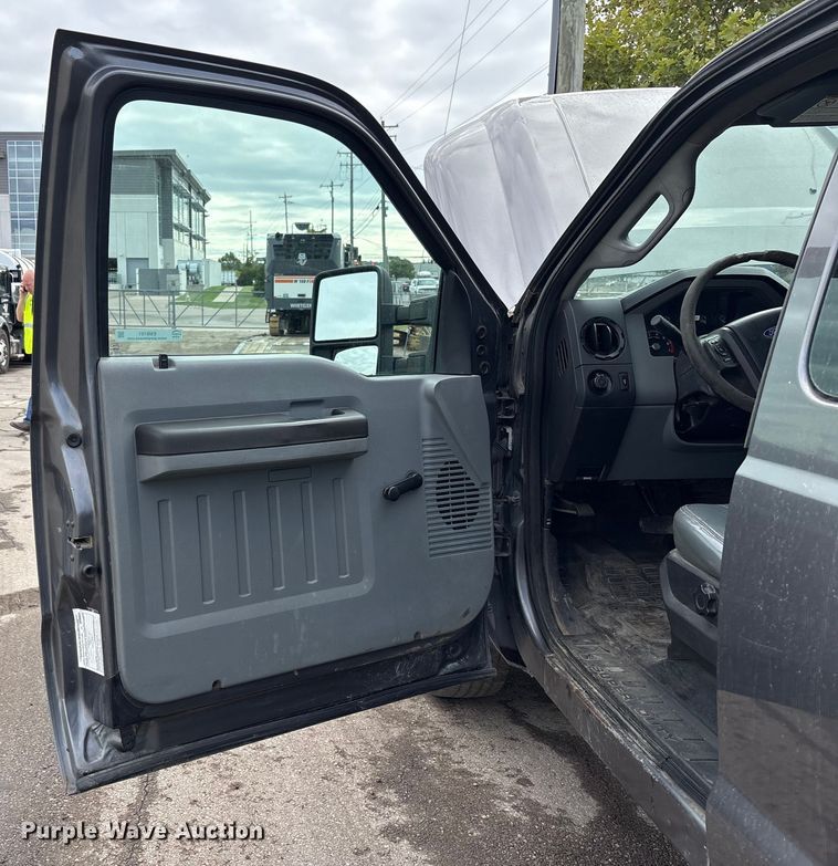 image for item EM6101 2013 Ford F250 Super Duty SuperCab pickup truck