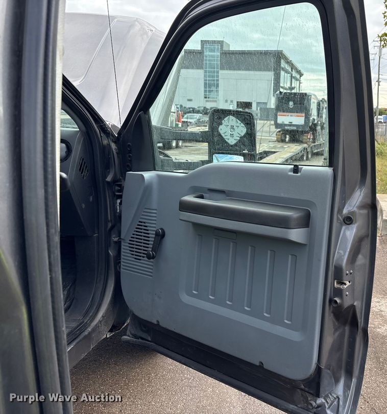 image for item EM6101 2013 Ford F250 Super Duty SuperCab pickup truck