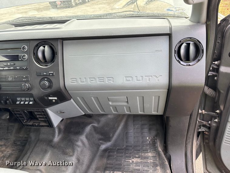 image for item EM6101 2013 Ford F250 Super Duty SuperCab pickup truck