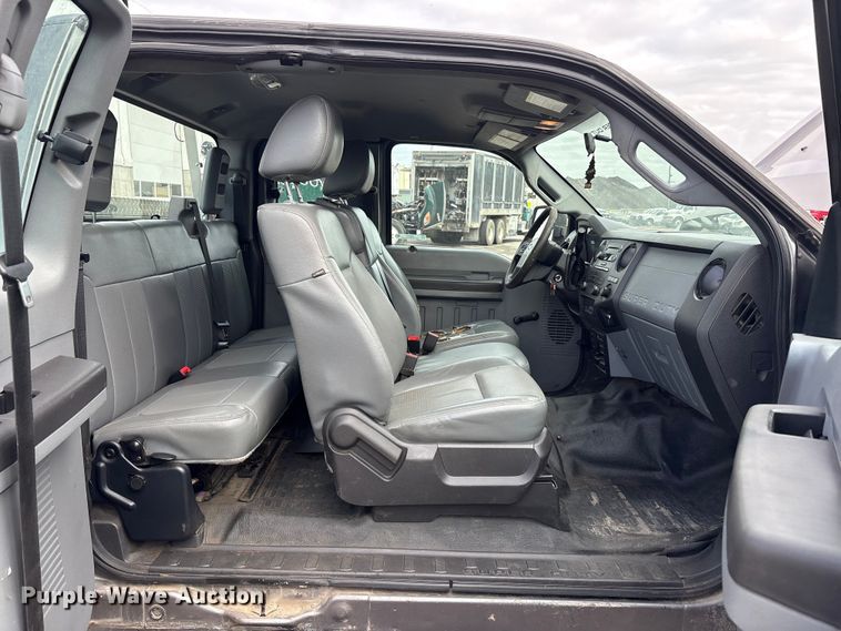 image for item EM6101 2013 Ford F250 Super Duty SuperCab pickup truck