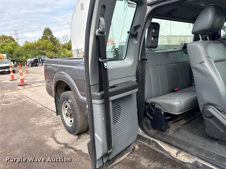 image for item EM6101 2013 Ford F250 Super Duty SuperCab pickup truck