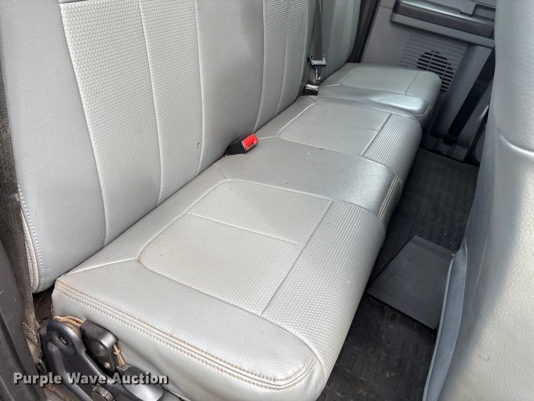 image for item EM6101 2013 Ford F250 Super Duty SuperCab pickup truck