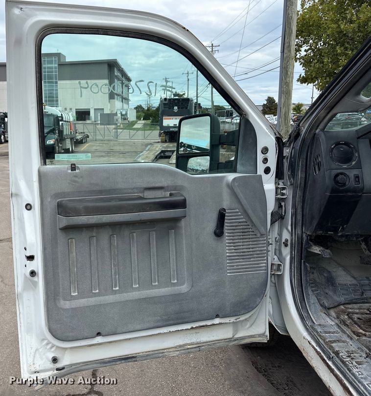 image for item EM6103 2015 Ford F250 Super Duty pickup truck