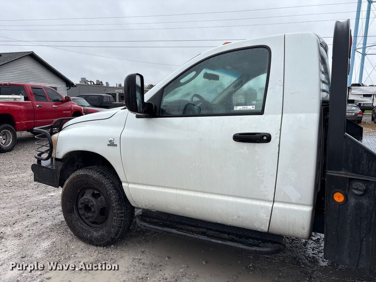 image for item EM6104 2006 Dodge Ram 3500 flatbed pickup truck