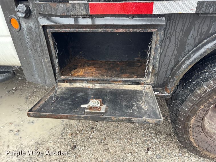 image for item EM6104 2006 Dodge Ram 3500 flatbed pickup truck