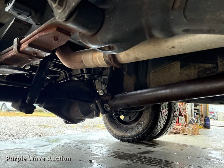 image for item EM6104 2006 Dodge Ram 3500 flatbed pickup truck