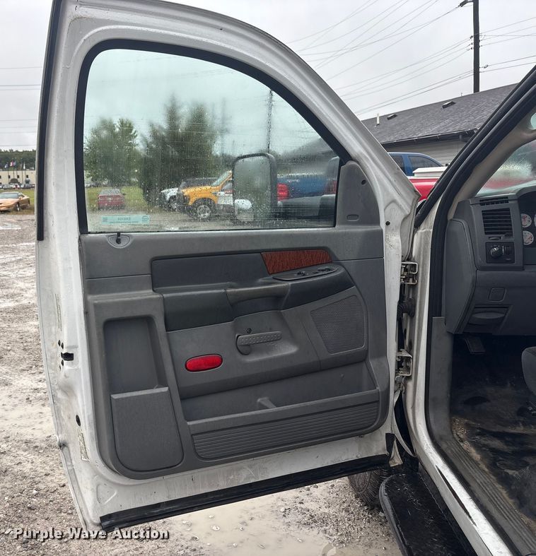 image for item EM6104 2006 Dodge Ram 3500 flatbed pickup truck