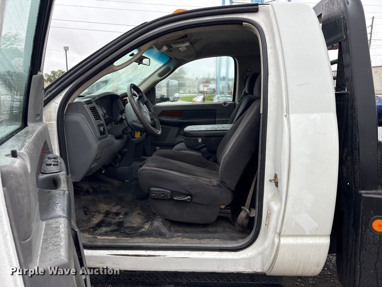 image for item EM6104 2006 Dodge Ram 3500 flatbed pickup truck