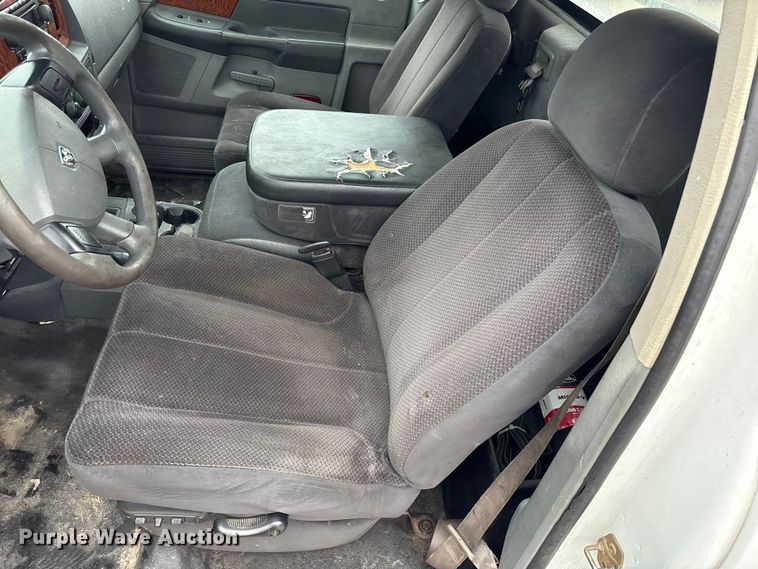 image for item EM6104 2006 Dodge Ram 3500 flatbed pickup truck