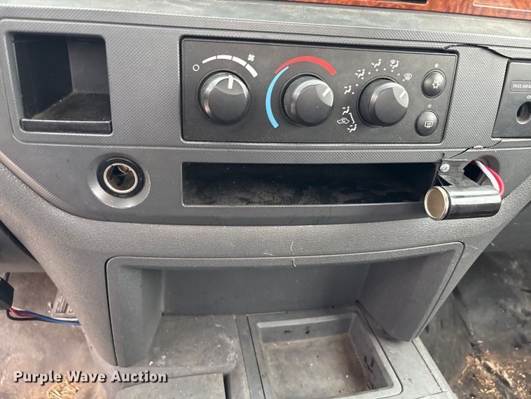 image for item EM6104 2006 Dodge Ram 3500 flatbed pickup truck