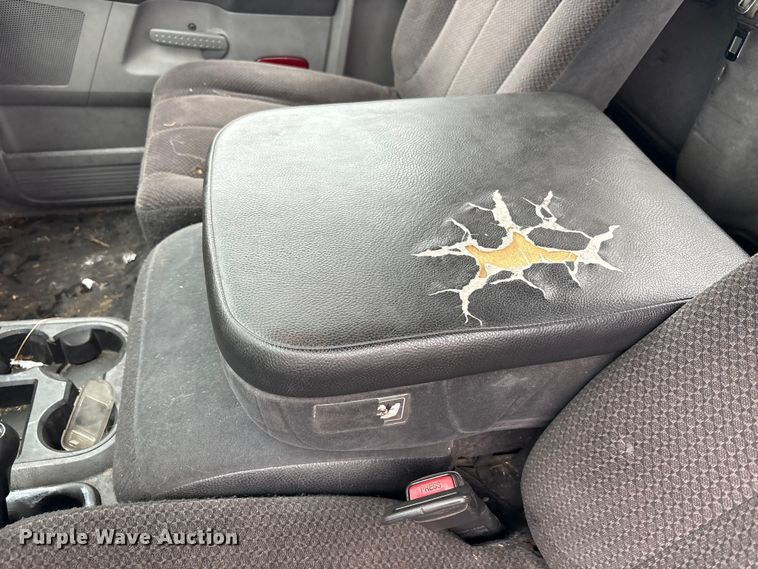 image for item EM6104 2006 Dodge Ram 3500 flatbed pickup truck