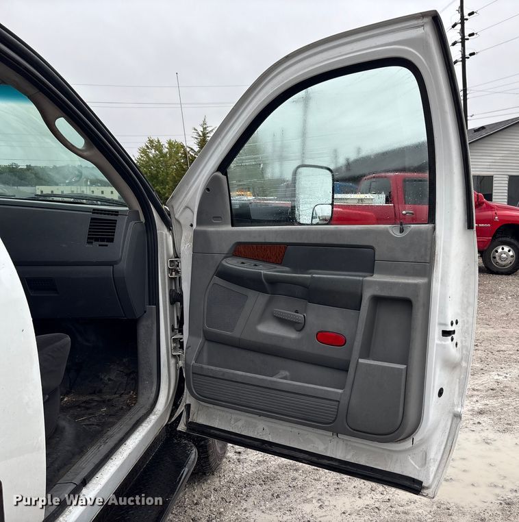 image for item EM6104 2006 Dodge Ram 3500 flatbed pickup truck