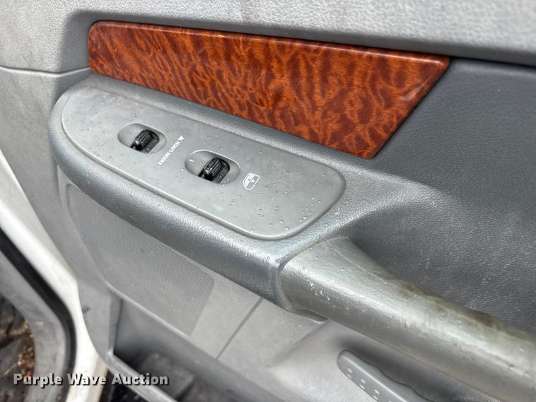 image for item EM6104 2006 Dodge Ram 3500 flatbed pickup truck