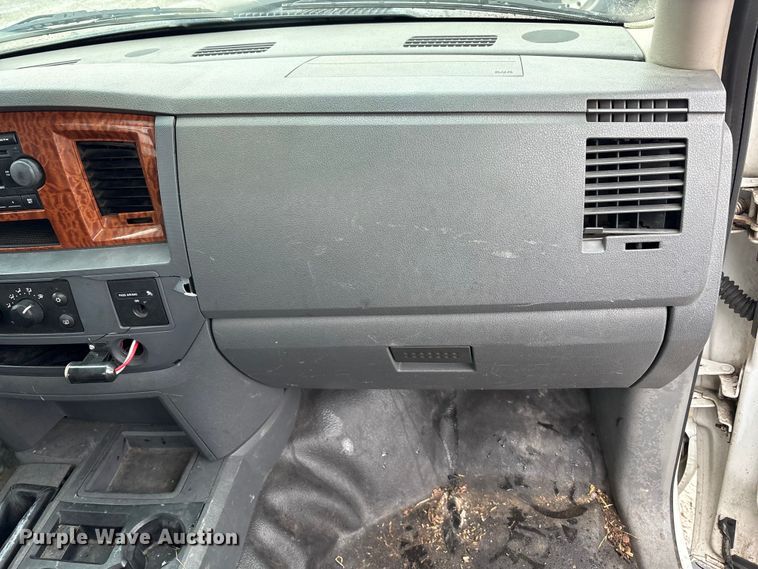 image for item EM6104 2006 Dodge Ram 3500 flatbed pickup truck