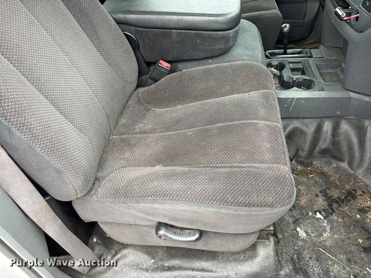 image for item EM6104 2006 Dodge Ram 3500 flatbed pickup truck