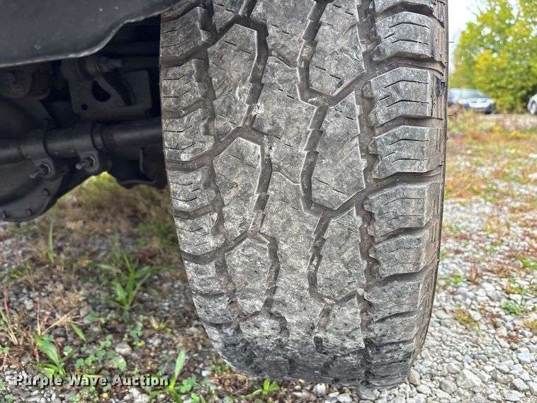 image for item EM6104 2006 Dodge Ram 3500 flatbed pickup truck