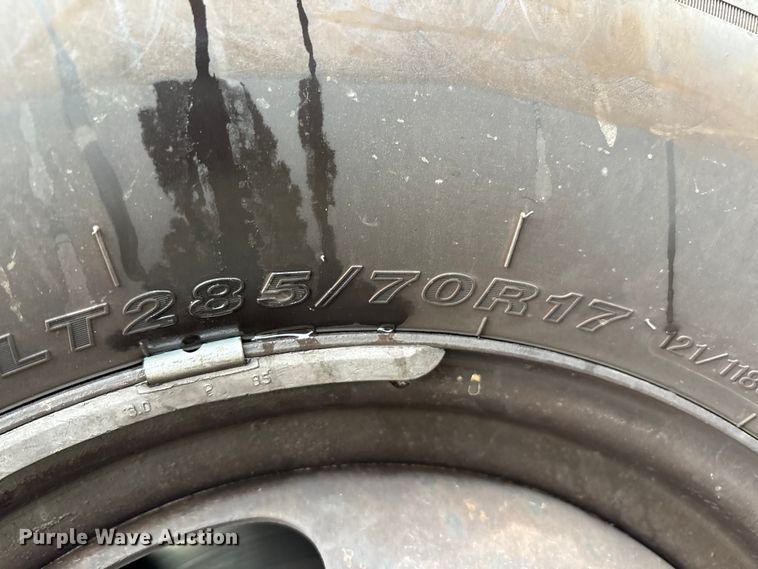 image for item EM6104 2006 Dodge Ram 3500 flatbed pickup truck