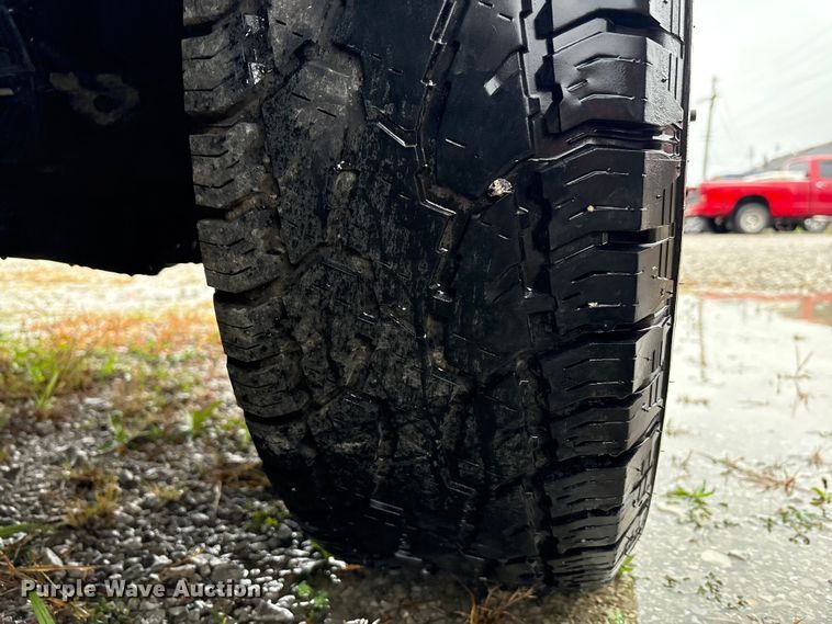 image for item EM6104 2006 Dodge Ram 3500 flatbed pickup truck