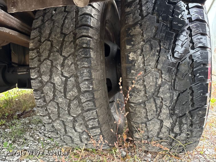 image for item EM6104 2006 Dodge Ram 3500 flatbed pickup truck