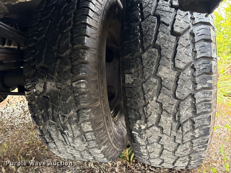 image for item EM6104 2006 Dodge Ram 3500 flatbed pickup truck