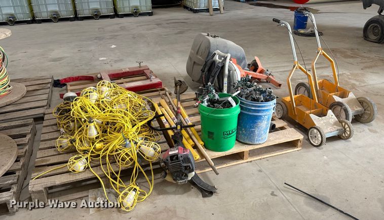 image for item EM8261 Lawn equipment