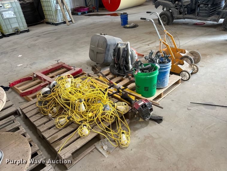 image for item EM8261 Lawn equipment