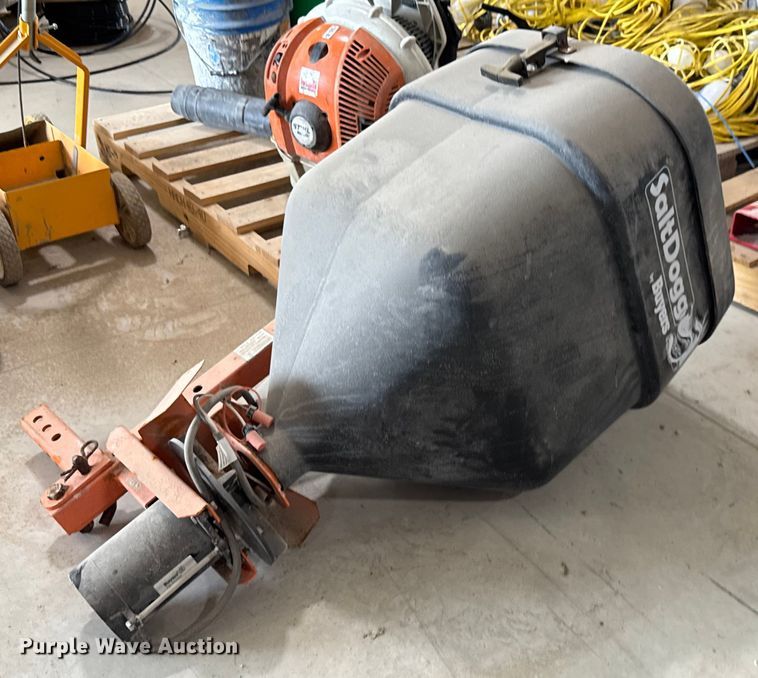 image for item EM8261 Lawn equipment