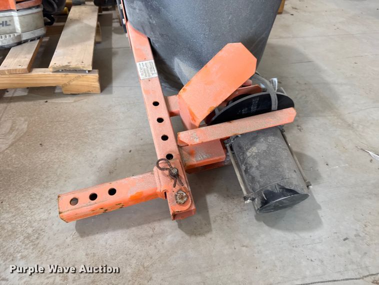 image for item EM8261 Lawn equipment