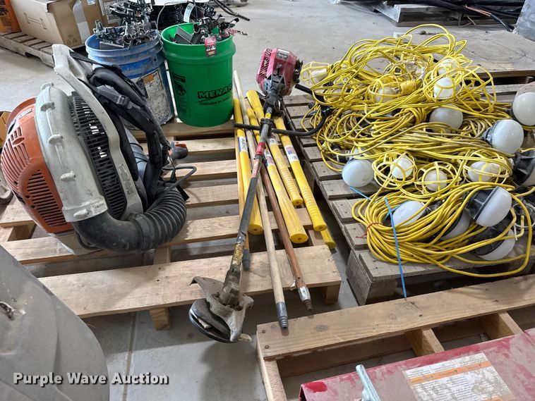 image for item EM8261 Lawn equipment