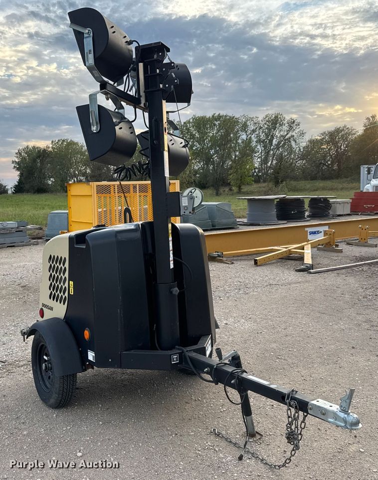 image for item EM8271 2019 Doosan LCV6WKUB-60HZ-T4F light plant