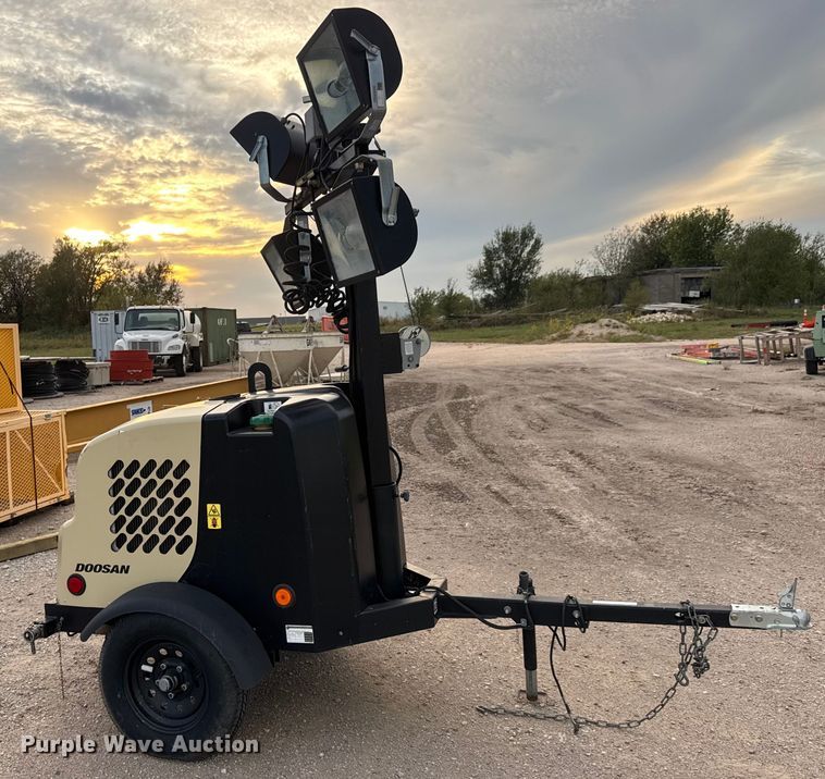 image for item EM8271 2019 Doosan LCV6WKUB-60HZ-T4F light plant