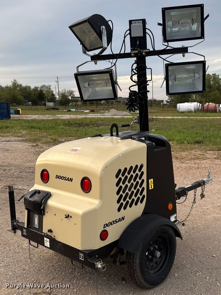 image for item EM8271 2019 Doosan LCV6WKUB-60HZ-T4F light plant