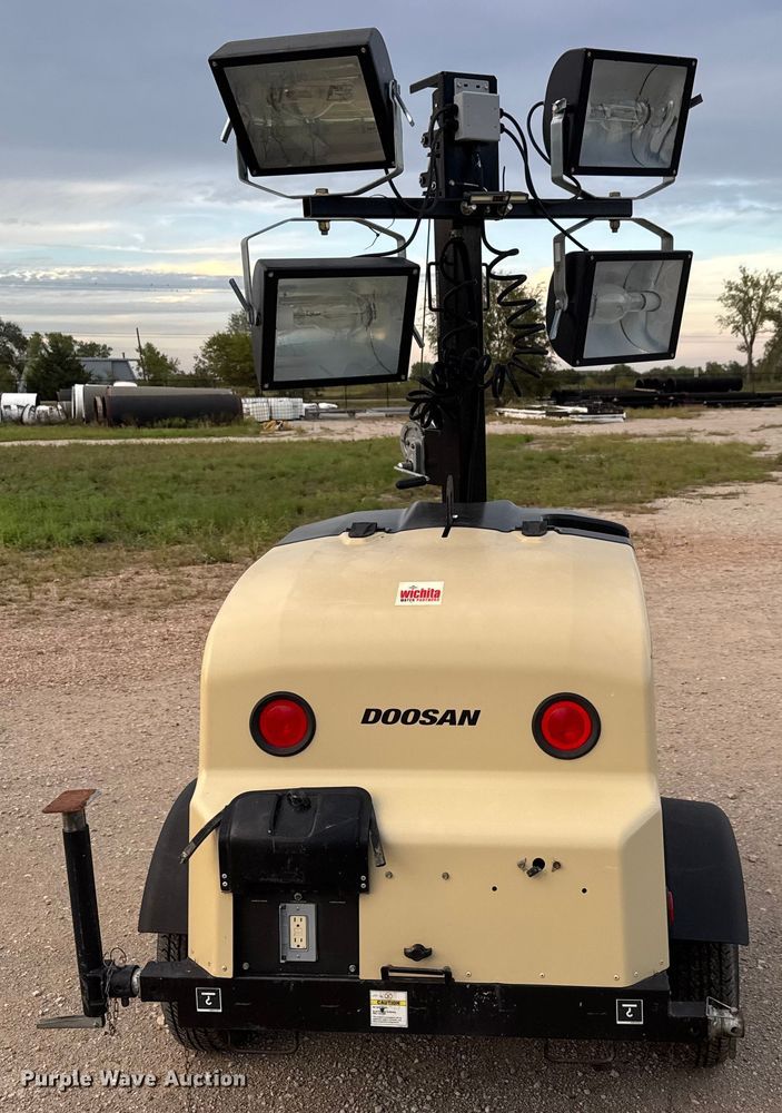 image for item EM8271 2019 Doosan LCV6WKUB-60HZ-T4F light plant